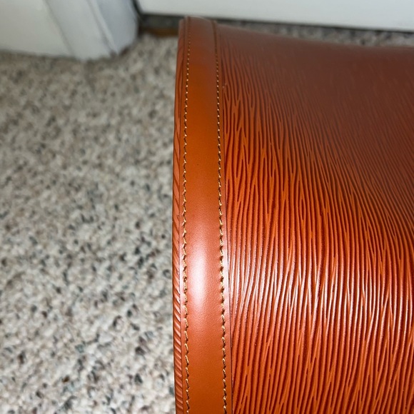 💯 Authentic Louis Vuitton Epi Cluny Leather Bag - - Picture 10 of 15